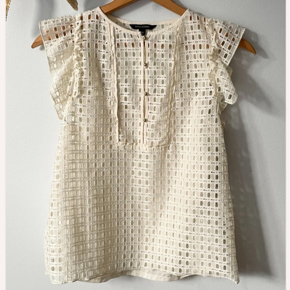 NEW BANANA REPUBLIC Elegant Cream Lace Women's Top BLOUSE EYELET CROCHET SZ MED - Picture 4 of 17